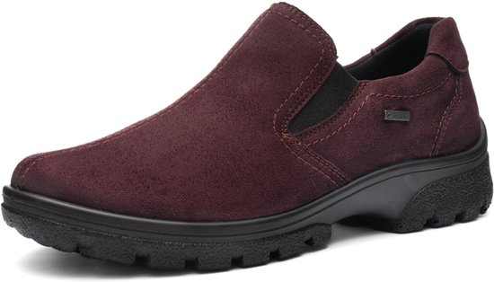 Donkerrode suède instapper met zwarte zool en Gore-Tex logo.