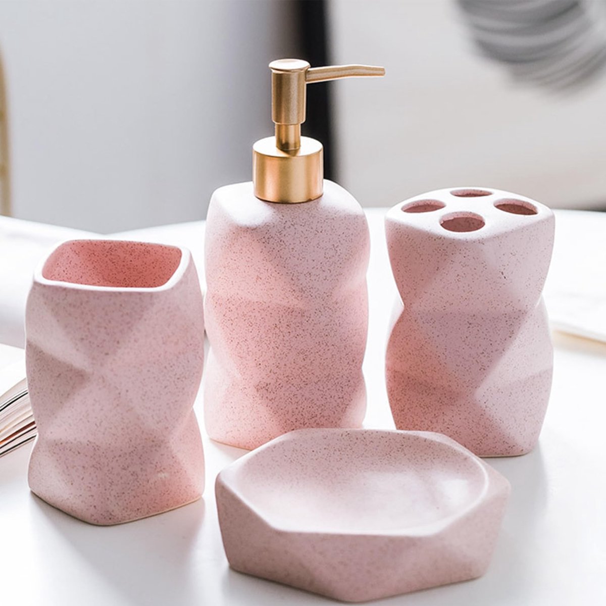 Omgoods - Set van 4 Roze Badkameraccessoires voor Moderne Decoratie