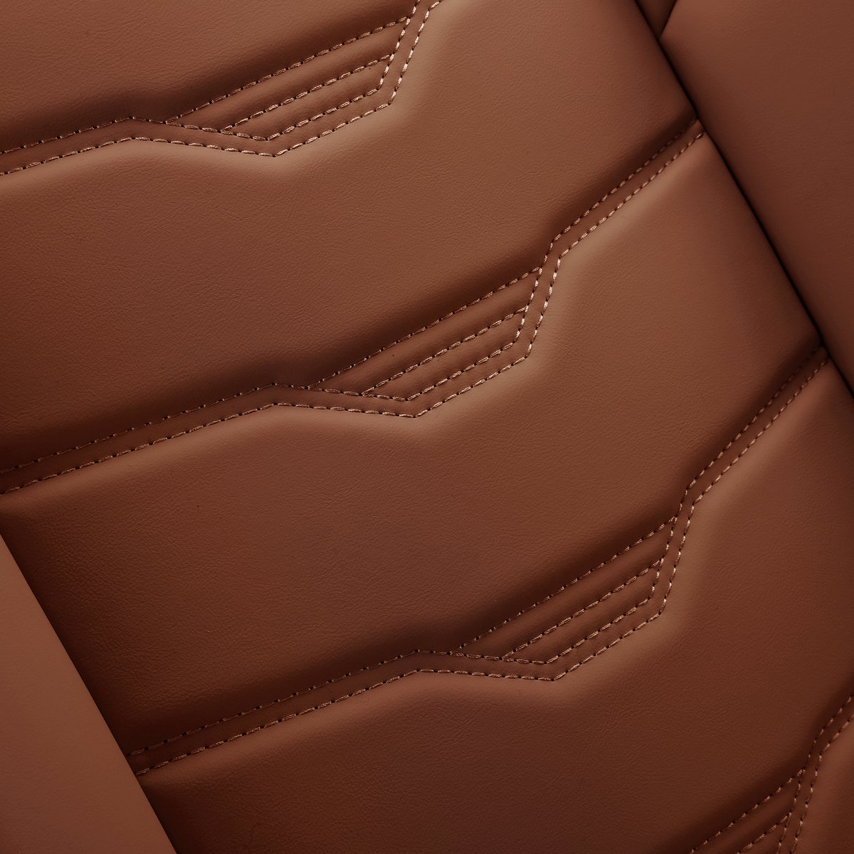 Autostoelhoezen voor Dacia Sandero 1 in pasvorm| Complete set | Voorstoelen + Achterbank AID Serie | AID407 | Bruin met kunstleer
