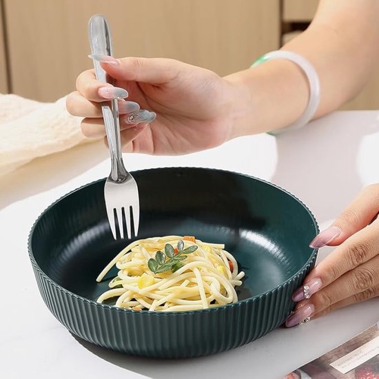 PromoHome Pasta Saladeborden Set van 4 - 1,1L Diepe Borden - Onbreekbaar Kunststof, Vaatwasserbestendig - voor Thuis, Restaurant, Camping en Picknick - Donkergroen — afbeelding 4
