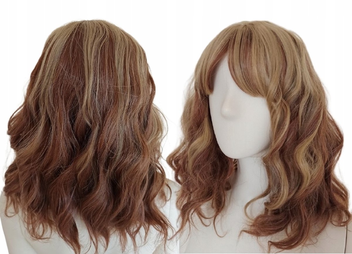 Blonde schouderlange pruik met bruine highlights, krul tot op de grond