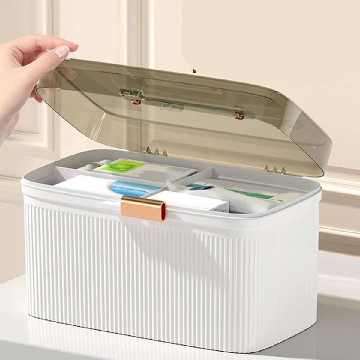 Transparante plastic medicijnbox met 2 lagen en veiligheidsslot - EHBO-koffer voor thuisgebruik.
