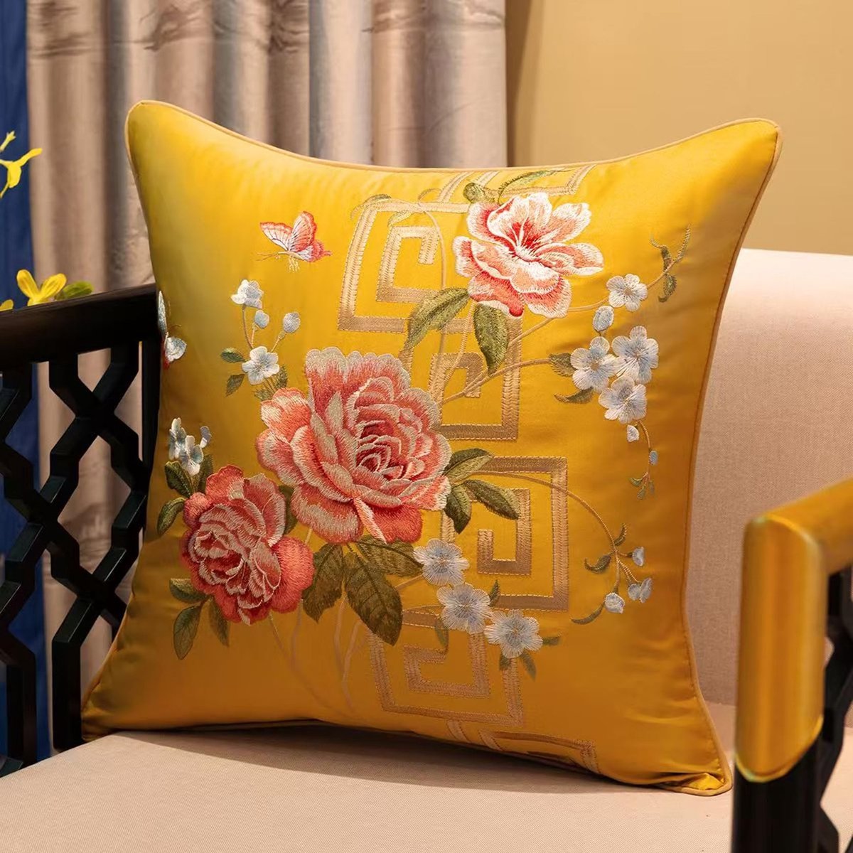 Set van 2 Kussenhoezen - Satijn met Borduurwerk van Vogels en Bloemen - 45x45 cm