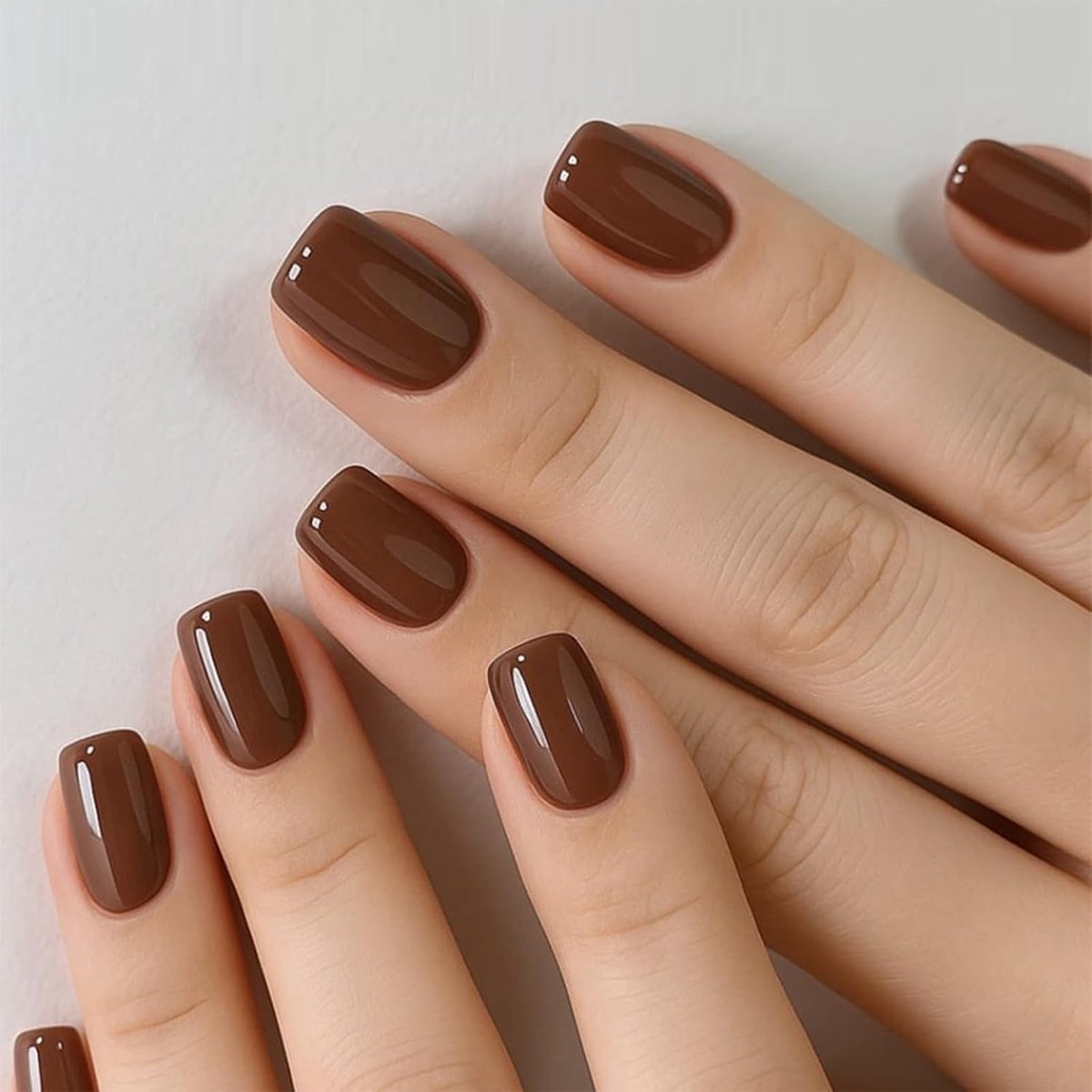 Press On Nails Kort Vierkant Bruin - 24 Stuks - Compleet met Nagellijm en Vijl - Voor Thuismanicure - ShopVlot