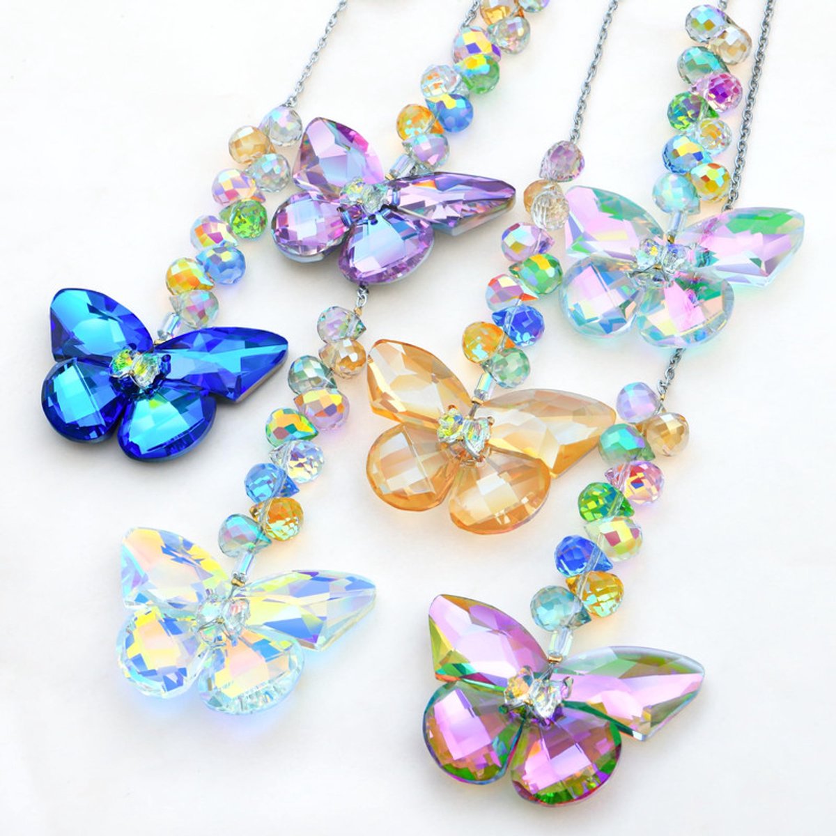 Kristallen zonnevangers in vlindervorm - Set van 6 kleurrijke hangers met regenboogeffect - RVS ketting en haak - 28 cm voor raam, balkon en tuin