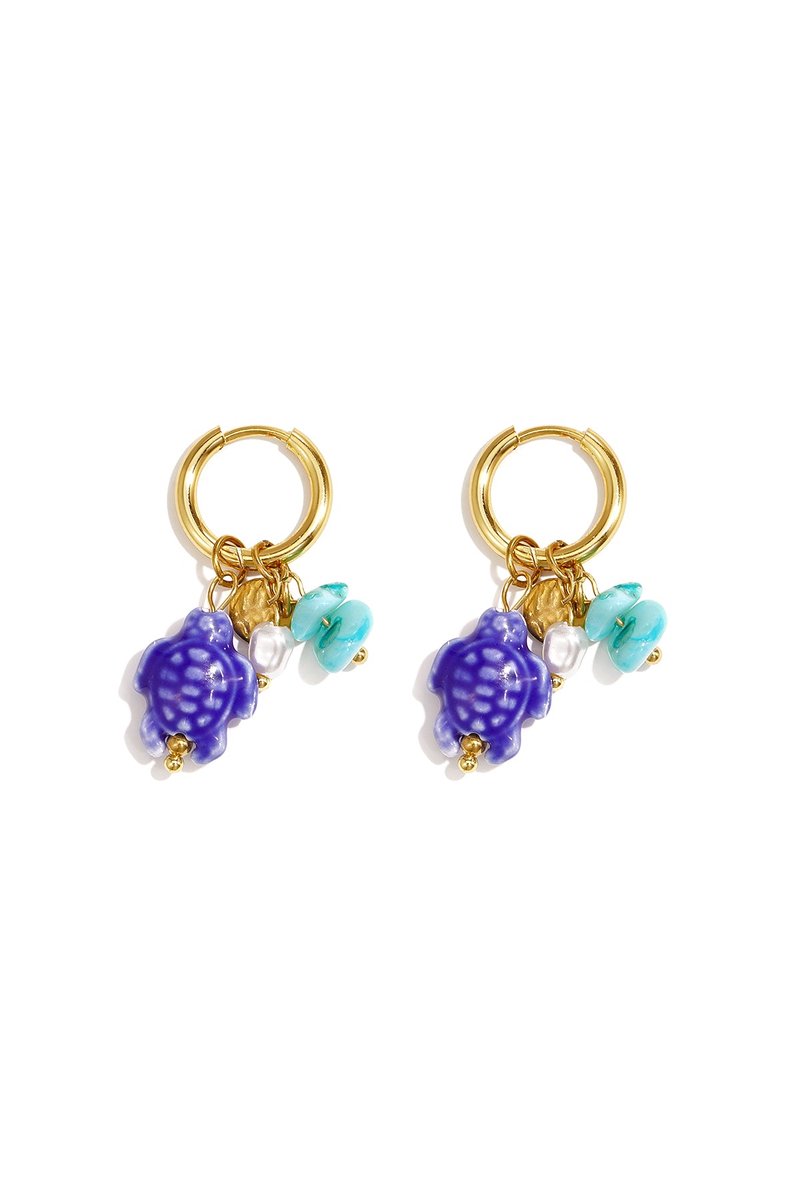 Oorringetjes met schildpadden charms en kraaltjes - meerblauw