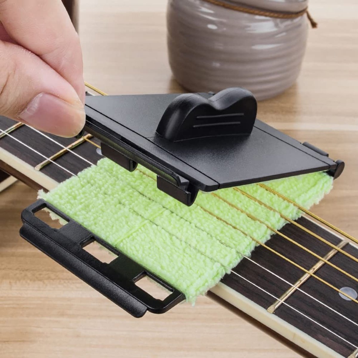 Dailygoods- Snaarreiniging 2-delig - Gitaarhalsreiniging - Snaarschrobber - Microfiber - Ergonomisch handvat - Draagbaar en gemakkelijk te gebruiken - Gitaarreiniger