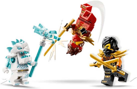 LEGO Ninjago speelgoed: een witte ninja met ijs-wapen en twee vechtende ninja figuren.