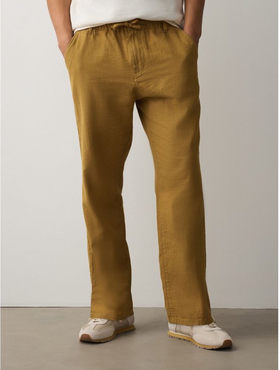 Voorkant van okergele broek van linnenmix met elastische tailleband, trekkoord en rechte pasvorm.