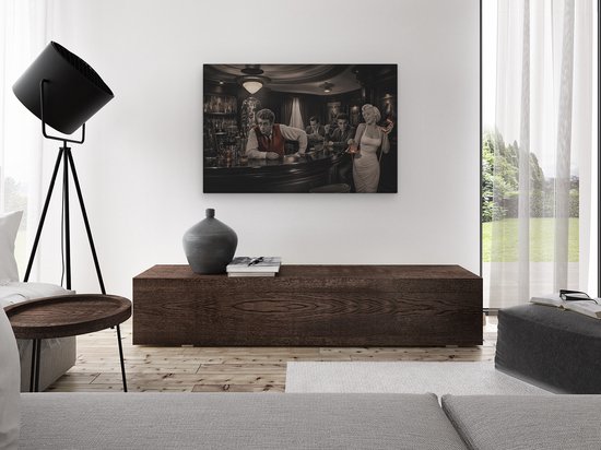 Marilyn Monroe, Elvis Presley en Humphrey Bogart in een retro bar, aan een woonkamer muur.