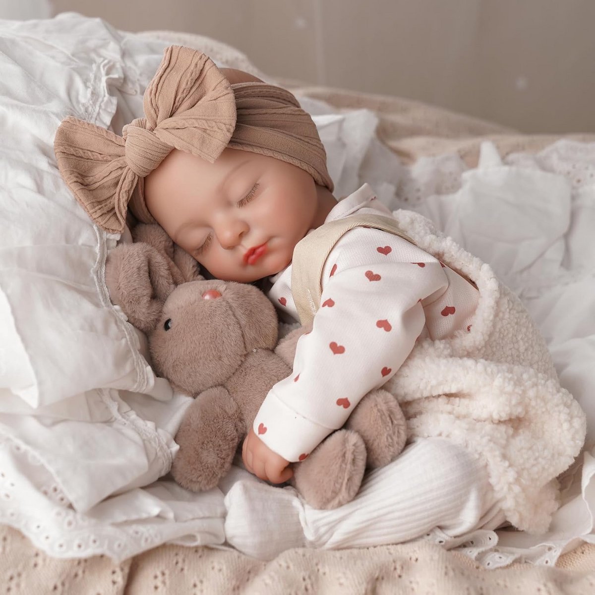 Levensgetrouwe pop - Baby pop meisje - Creatief spel - Handgeschilderd haar - 43 cm - Beige Roze