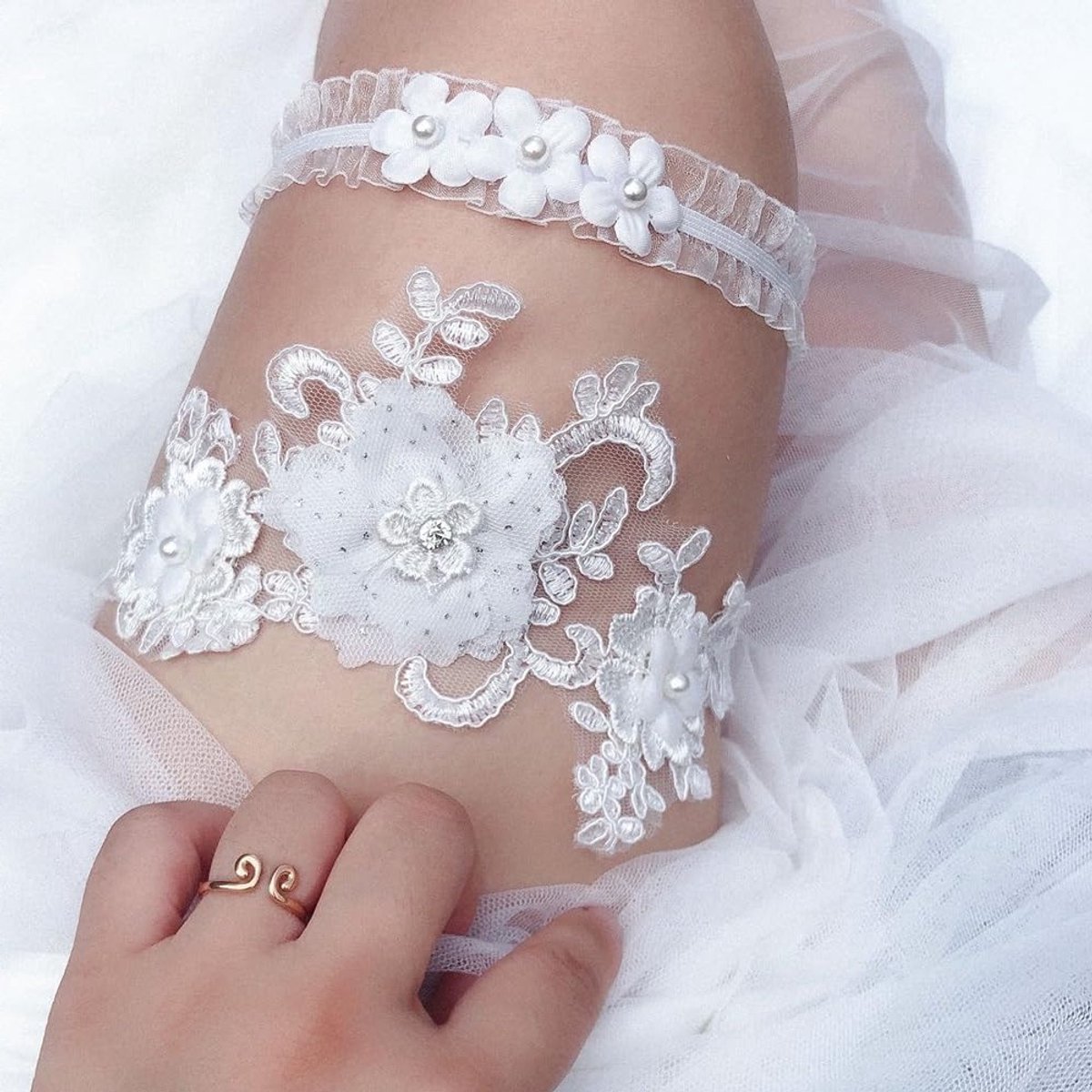 Elegant trouwgaren met bloemen en strass, 2-delige set voor bruid, elastische dijbanden en accessoires voor trouwjurk