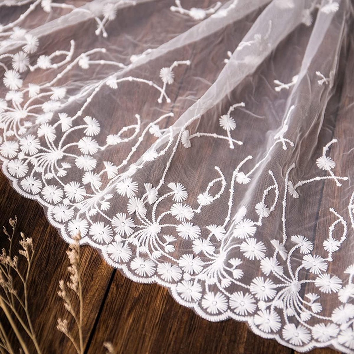 Vintage Geborduurde Kanten Rand van 5 Yards voor Bruidskleding, Petticoats en Decoratie, 32 cm Breed, Kleur Wit