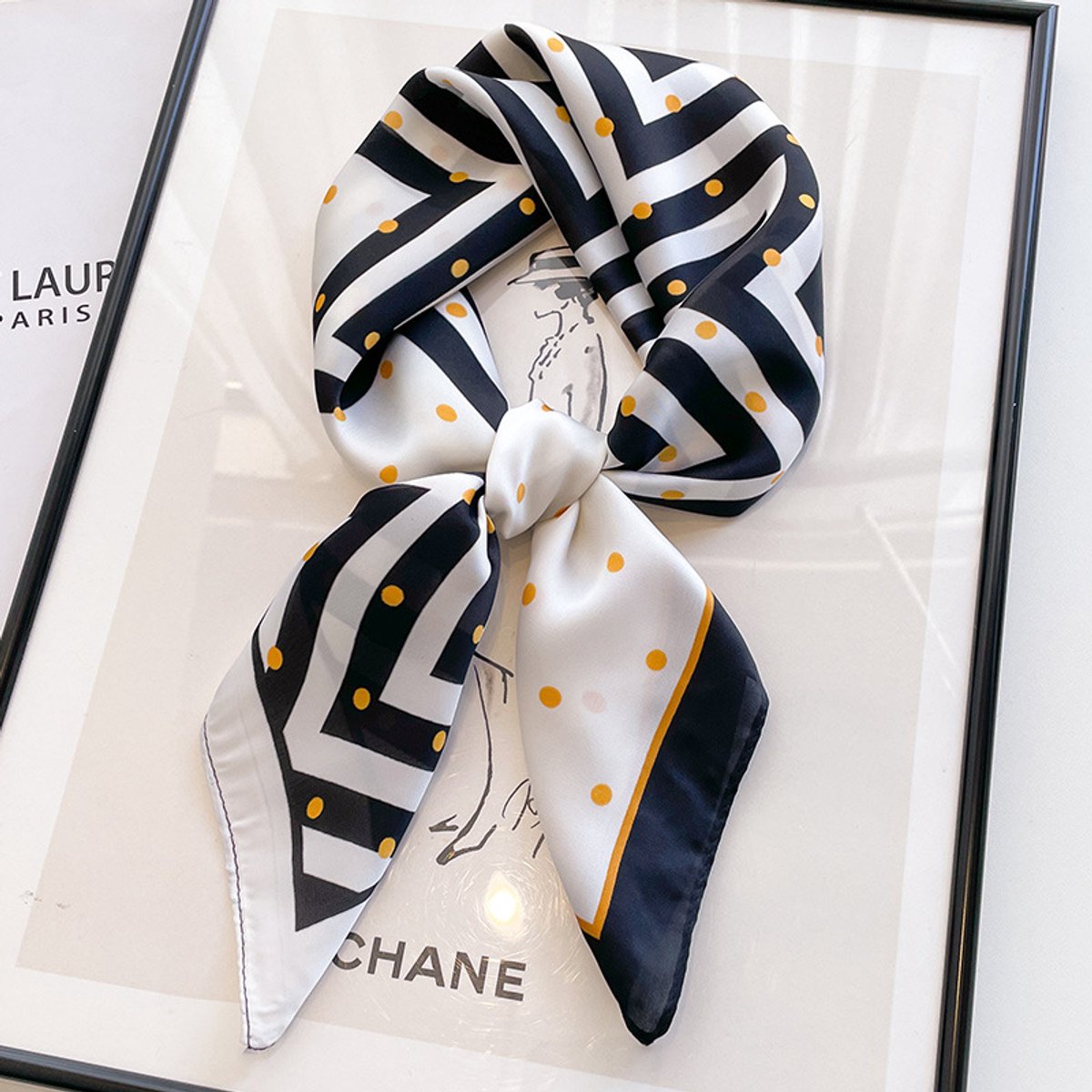 Dames Sjaal - Sjaals - Stola - Vierkante doek - Elegant Stijlvol Dames haar sjaal - Satijn zijde - Hals sjaaltje - Sjaaltje Satijn - Neksjaaltje - Omslagdoek Modesjaals - Neksjaal - Klein Sjaaltje -Strepen kleine punten - zwart wit-70*70CM