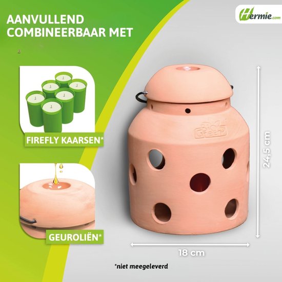Terracotta kaarsenwarmer, 24,5 cm hoog, 18 cm breed. Met ronde gaten en geglazuurde kom voor geuroliën. Te combineren met Firefly kaarsen.