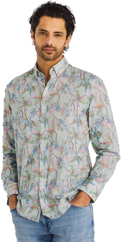 Man met lichtgroen overhemd met palmbomenprint in roze, blauw en groen. Casual shirt met lange mouwen.
