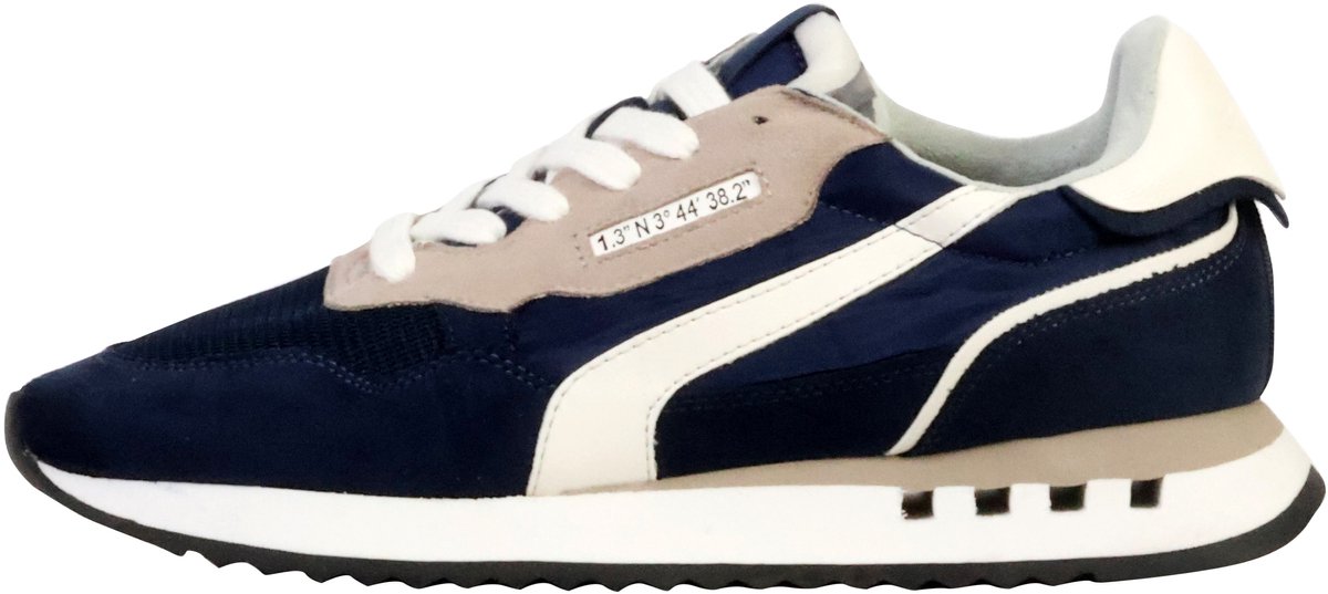Sneakers met veters