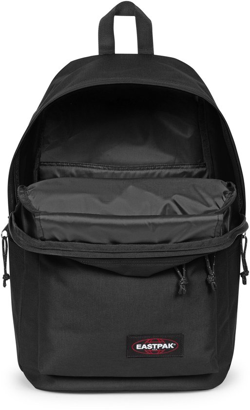 Zwarte Eastpak Day Pak'r Pro rugzak, geopend om het hoofdvak te tonen.