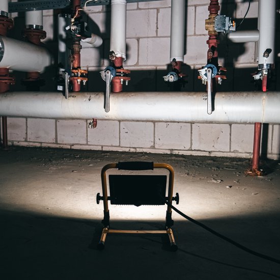 Lampe de chantier LED ProWork 4250 avec cordon de 3 mètres - Pliable et rotative - 50W