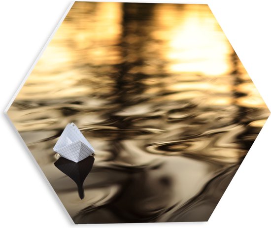 PVC Schuimplaat Hexagon - Wit Papieren Bootje dobberend over het Water tijdens de Avondzon - 30x26.1 cm Foto op Hexagon (Met Ophangsysteem)