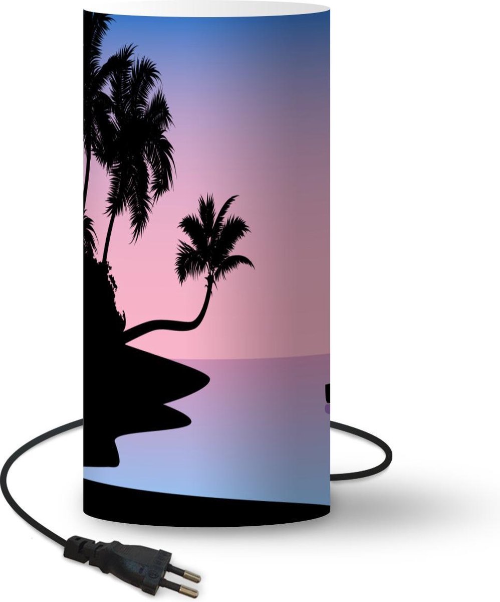 Lamp - Nachtlampje - Tafellamp slaapkamer - Strand - Boot - Palmboom - Schaduw - 54 cm hoog - Ø24.8 cm - Inclusief LED lamp