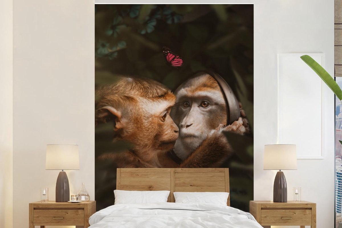 Behang - Fotobehang Aap - Jungle - Spiegel - Vlinder - Breedte 200 cm x hoogte 300 cm