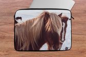 Housse ordinateur 13 pouces - Paarden - Neige - Marron - Housse ordinateur - Dimensions intérieures 32x22,5 cm - Dos noir