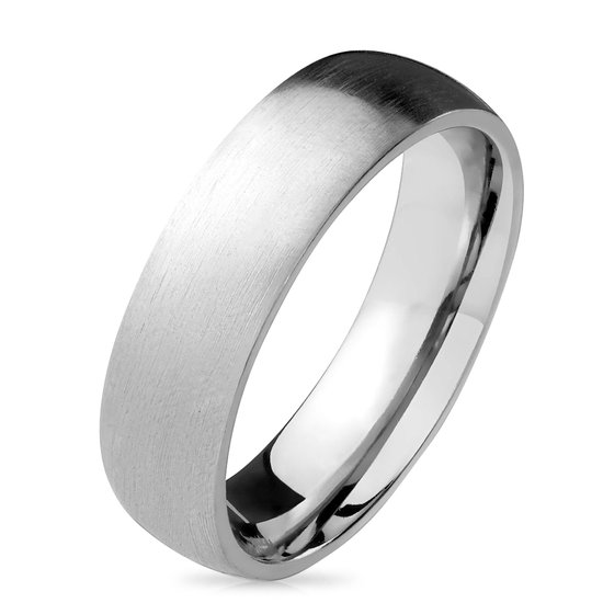 Bague argentée à finition brossée et intérieur poli.