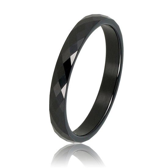 Bague noire en céramique avec extérieur à facettes, 3 mm de large.