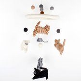 Mobiel Poesjes en Balletjes 19x50cm - Vilten Figuren - Sjaal met Verhaal - Fairtrade - Decoratie voor boven Bed, Box of als Babykamer Accessoire