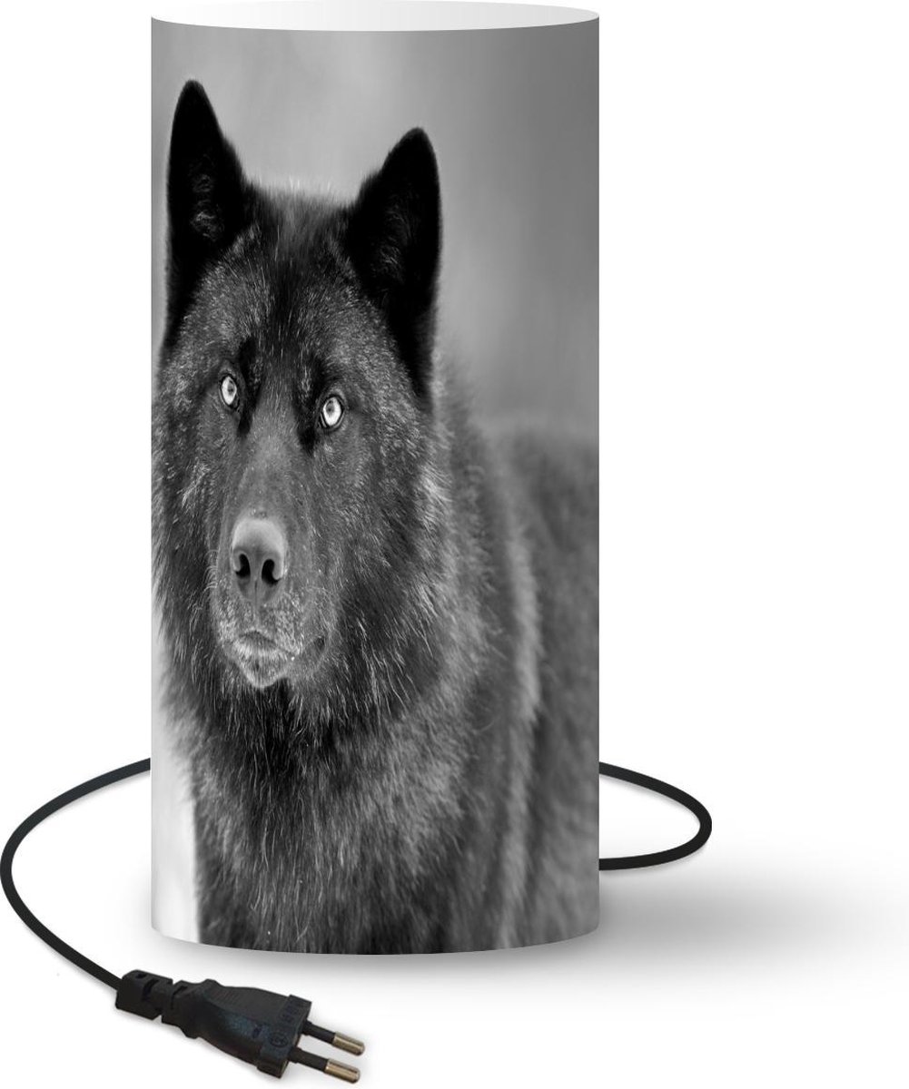 Lamp - Nachtlampje - Tafellamp slaapkamer - Zwarte wolf in zwart-wit - 54 cm hoog - Ø24.8 cm - Inclusief LED lamp