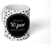 Mok - Koffiemok - Spreuken - Hoera! 50 jaar getrouwd - Quotes - Trouwen - Mokken - 350 ML - Beker - Koffiemokken - Theemok