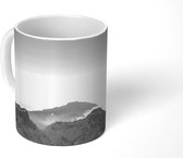 Mok - Panorama van het Nationaal park Caldera de Taburiente in Spanje - zwart wit - 350 ML - Beker