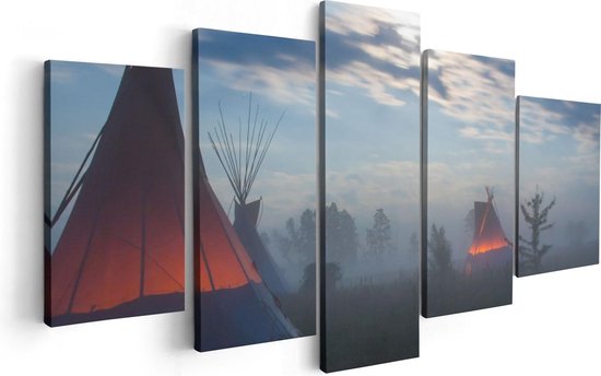 Artaza Canvas Schilderij Vijfluik Indianen Tipi in de Nacht tijdens de Mist - 100x50 - Foto Op Canvas - Canvas Print