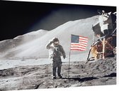 Astronaut gives salute beside U.S. flag (maanlanding) - Foto op Dibond - 90 x 60 cm