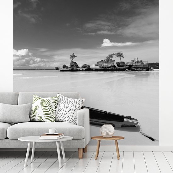 Papier Peint - Papier Peint Papier peint photo Planche de surf sur la plage de Boracay - noir et blanc - largeur 300 cm x hauteur 300 cm