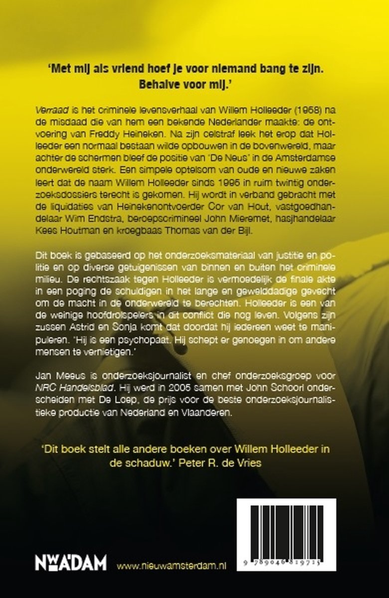Boek met gele tekst op zwarte achtergrond. Titel: Verraad, De misdaadbiografie van Willem Holleeder.