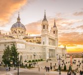 De katholieke kathedraal van Almudena in Madrid - Fotobehang (in banen) - 450 x 260 cm