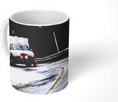 Mok - Koffiemok - Ambulance op weg naar een ongeluk - Mokken - 350 ML - Beker - Koffiemokken - Theemok