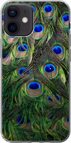 Geschikt voor iPhone 12 hoesje - Close-up van veren van een pauw - Siliconen Telefoonhoesje