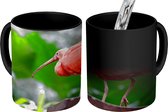 Magische Mok - Foto op Warmte Mok - Rode ibis omringt door grote groene bladeren - 350 ML