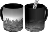 Magische Mok - Foto op Warmte Mok - De Harbour brug die naar Sydney leidt - zwart wit - 350 ML