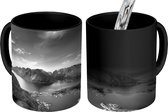 Magische Mok - Foto op Warmte Mok - Panoramisch uitzicht Lofoten Noorwegen - zwart wit - 350 ML