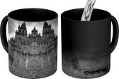 Magische Mok - Foto op Warmte Mok - Voorkant met sierlijke ruiten van Santiago de Compostella - zwart wit - 350 ML