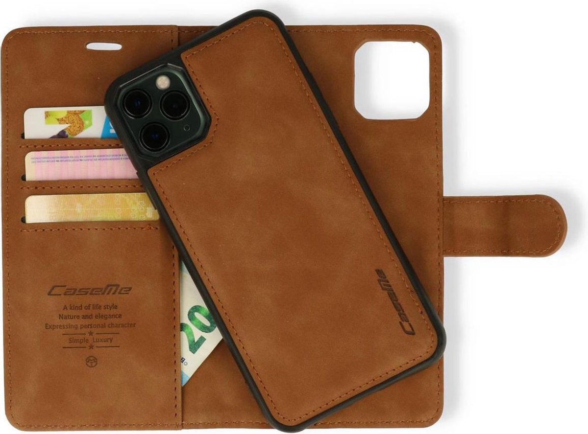 iPhone 13 Pro Max Bookcase hoesje - CaseMe - Effen Cognac - Kunstleer