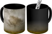 Magische Mok - Foto op Warmte Mok - Eenvoudige boom in de mist - 350 ML