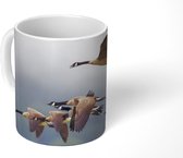 Mok - Ganzen vliegen door de lucht in de mist - 350 ML - Beker
