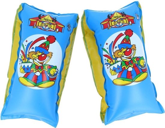 Blauwe zwemvleugels met clowns in circuskleding, met het woord 'Circus'.