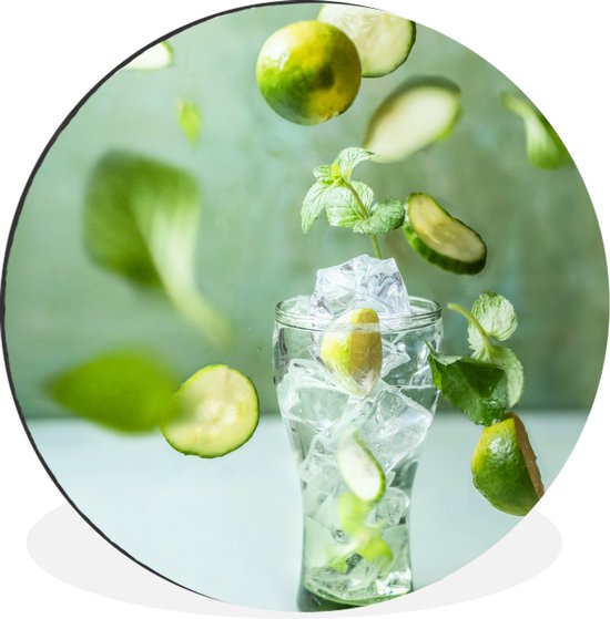 WallCircle - Wandcirkel - Muurcirkel - Zomerse mojito op groene achtergrond - Aluminium - Dibond - ⌀ 60 cm - Binnen en Buiten