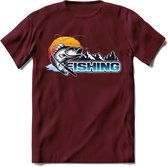 Fishing - Vissen T-Shirt | Grappig Verjaardag Vis Hobby Cadeau Shirt | Dames - Heren - Unisex | Tshirt Hengelsport Kleding Kado - Burgundy - XL